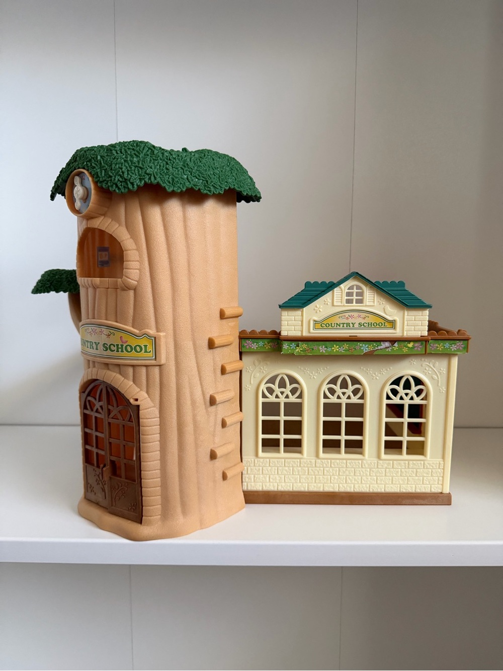 Calico Critters Country Tree School